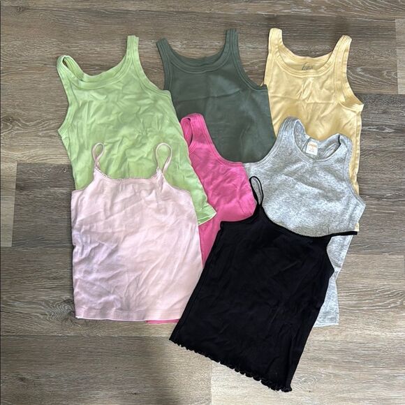 Bundle of 7 Gymboree Tanks - Picture 1 of 11